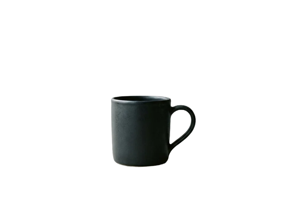 La misma taza recortada sobre fondo transparente